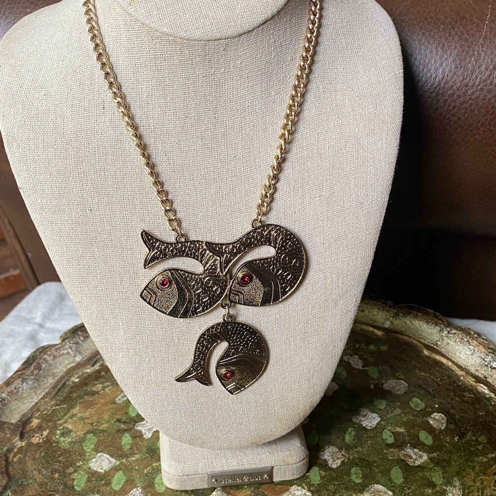 1971 Sarah Coventry Hawaiian 3 Fish fantasy Necklace